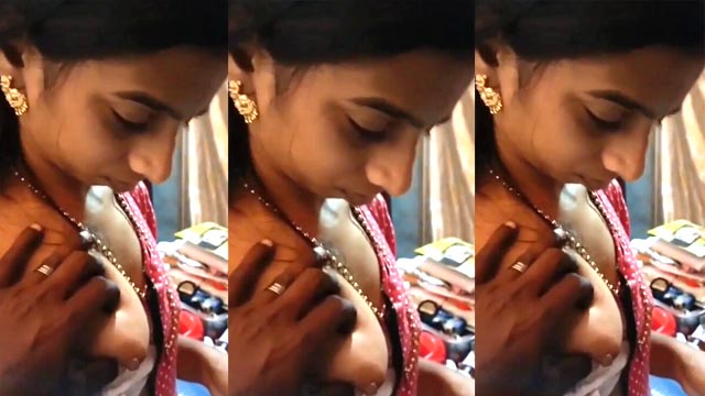 Mallu Innocent Aunty Boobs Pressed By Electrician Viral Video’s